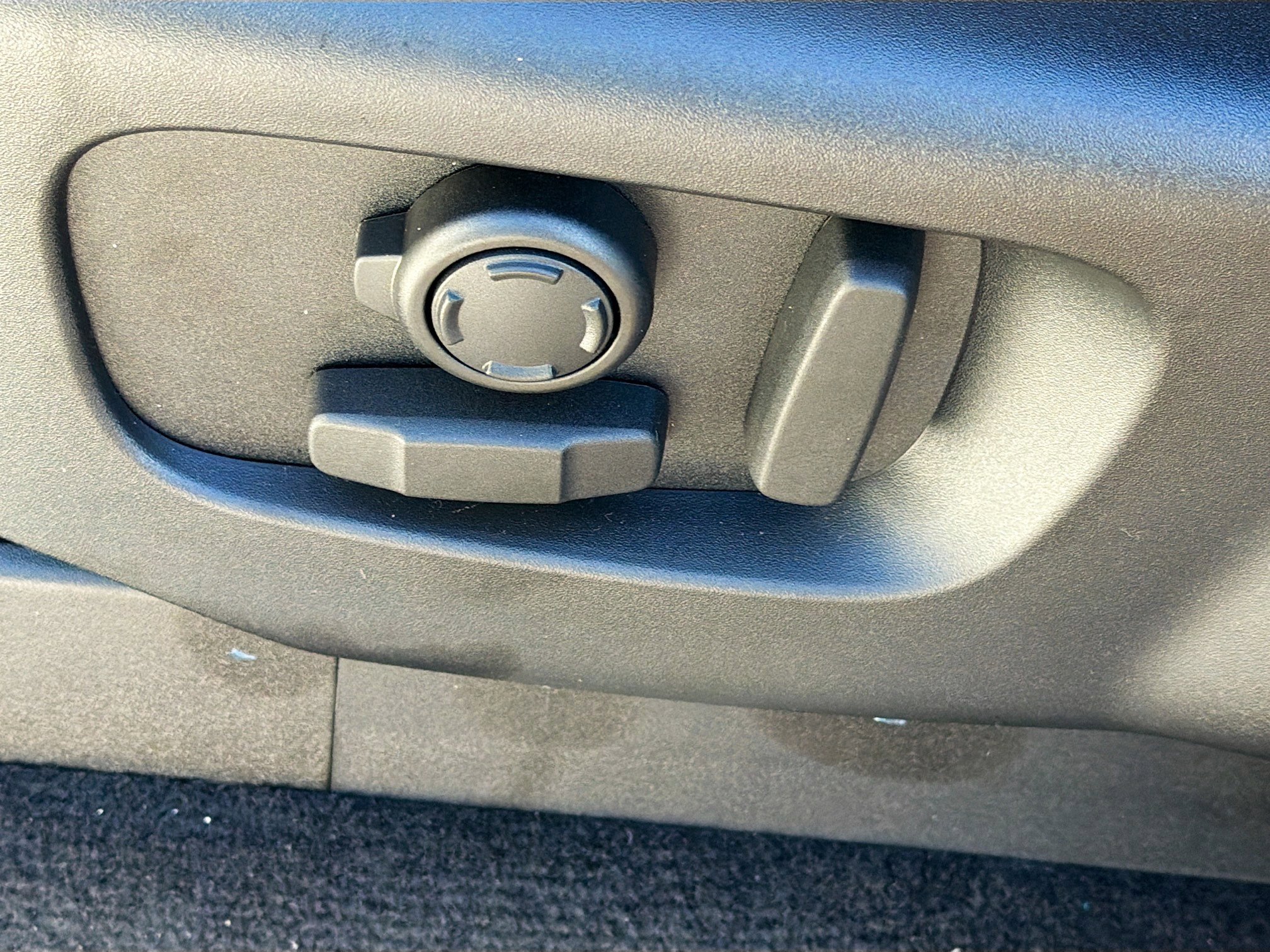 New 2026 Land Rover Discovery Dynamic SE image 25