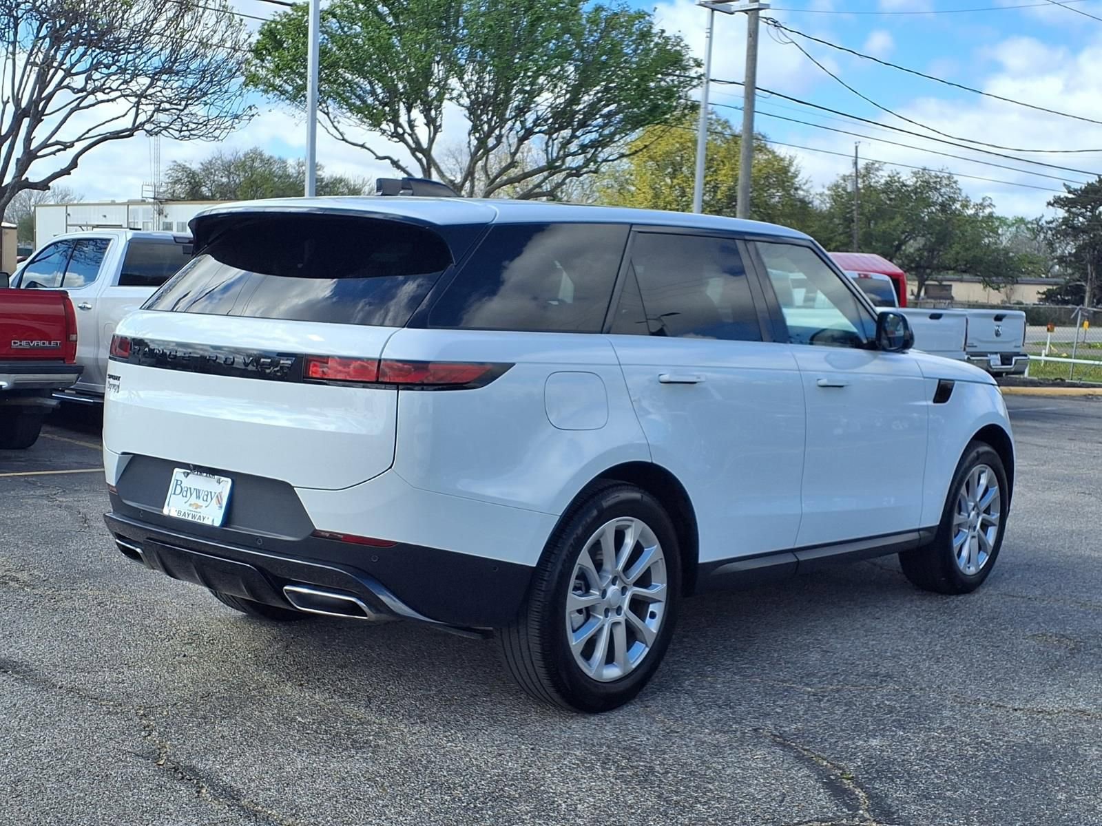 Used 2025 Land Rover Range Rover Sport SE image 2