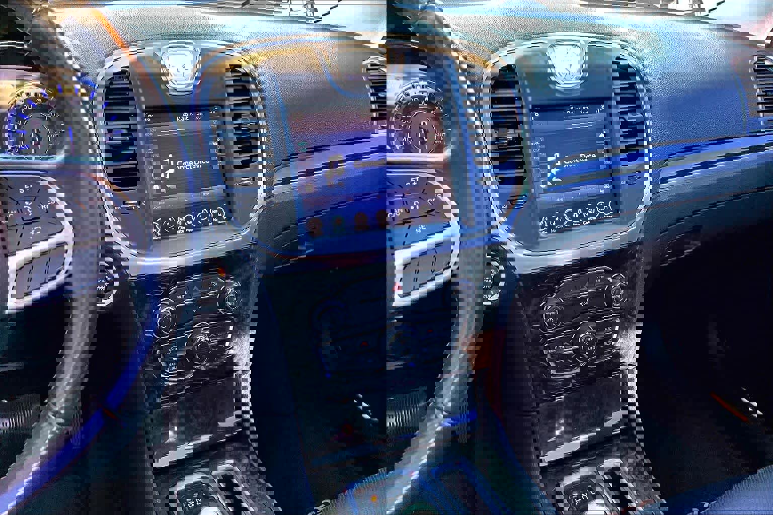 Used 2017 Chrysler 300 C image 7