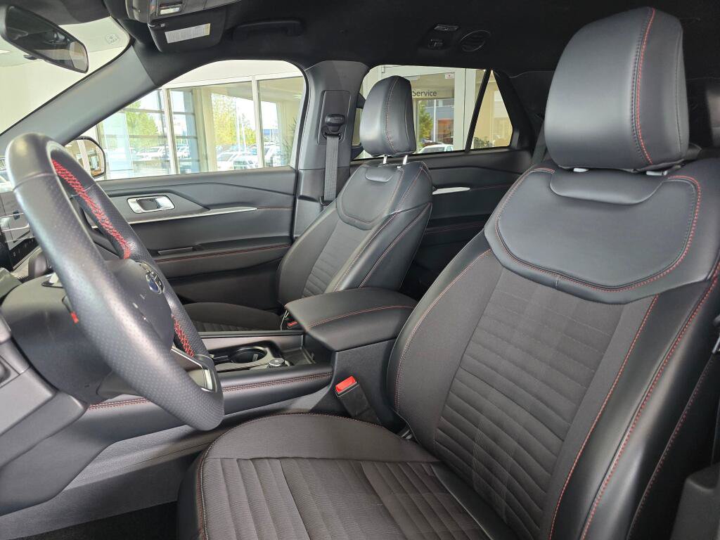Used 2025 Ford Explorer ST-Line AWD/4WD image 17