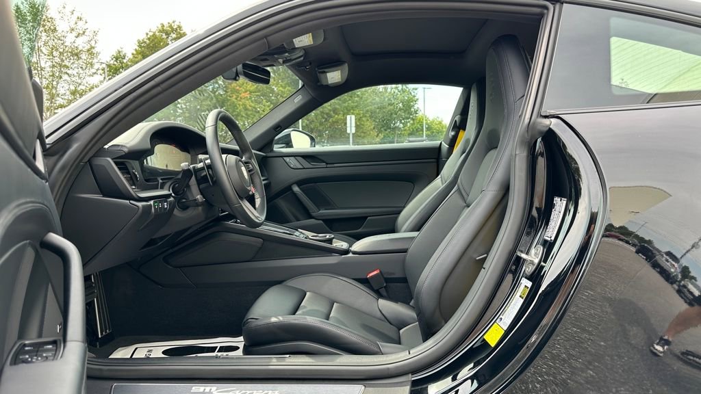 Used 2025 Porsche 911 Carrera image 28