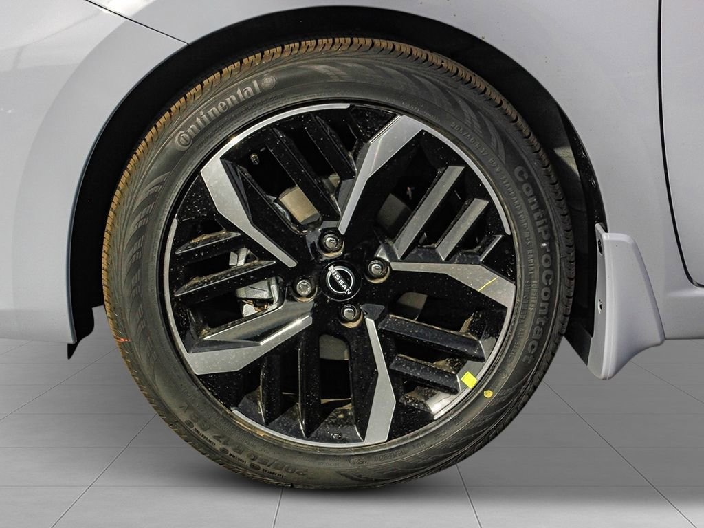 New 2025 Nissan Versa SR w/ Trunk Package image 7