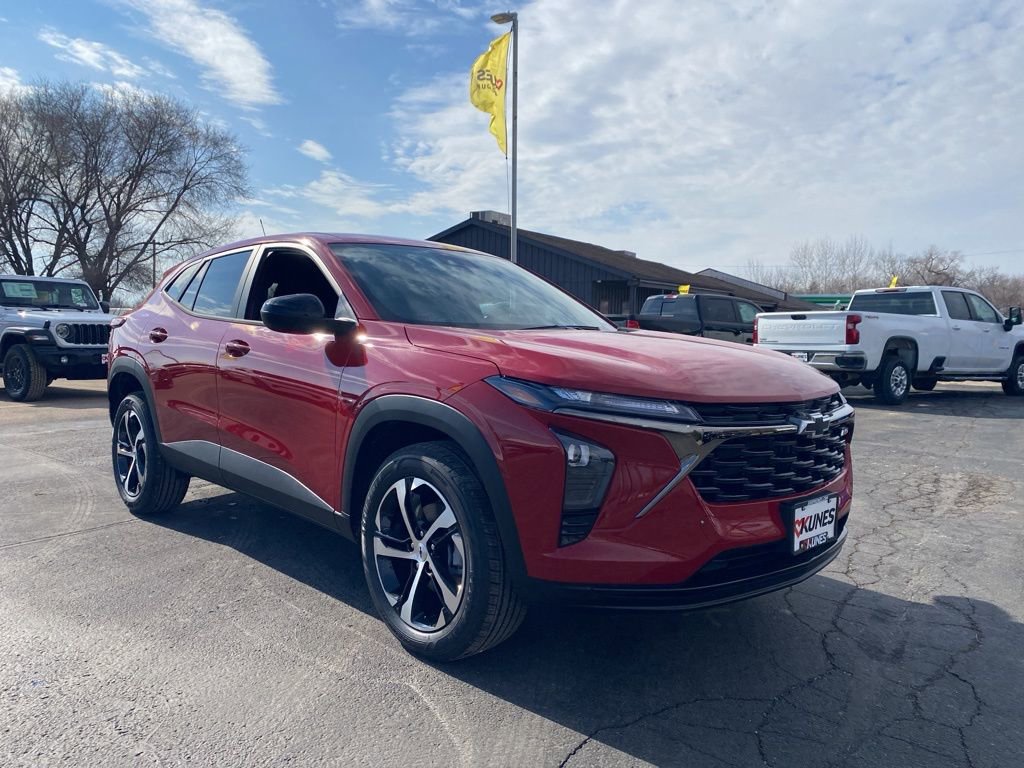 New 2026 Chevrolet Trax RS w/ Driver Confidence Package image 2