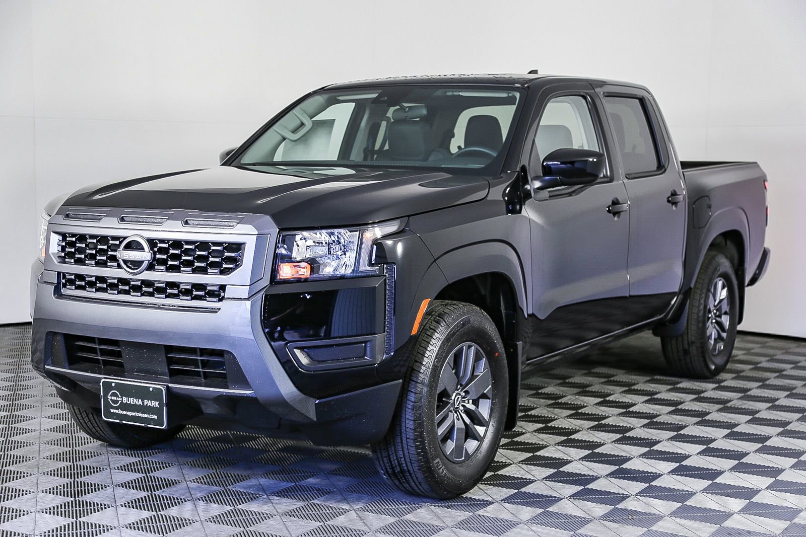 Certified 2025 Nissan Frontier SV image 5