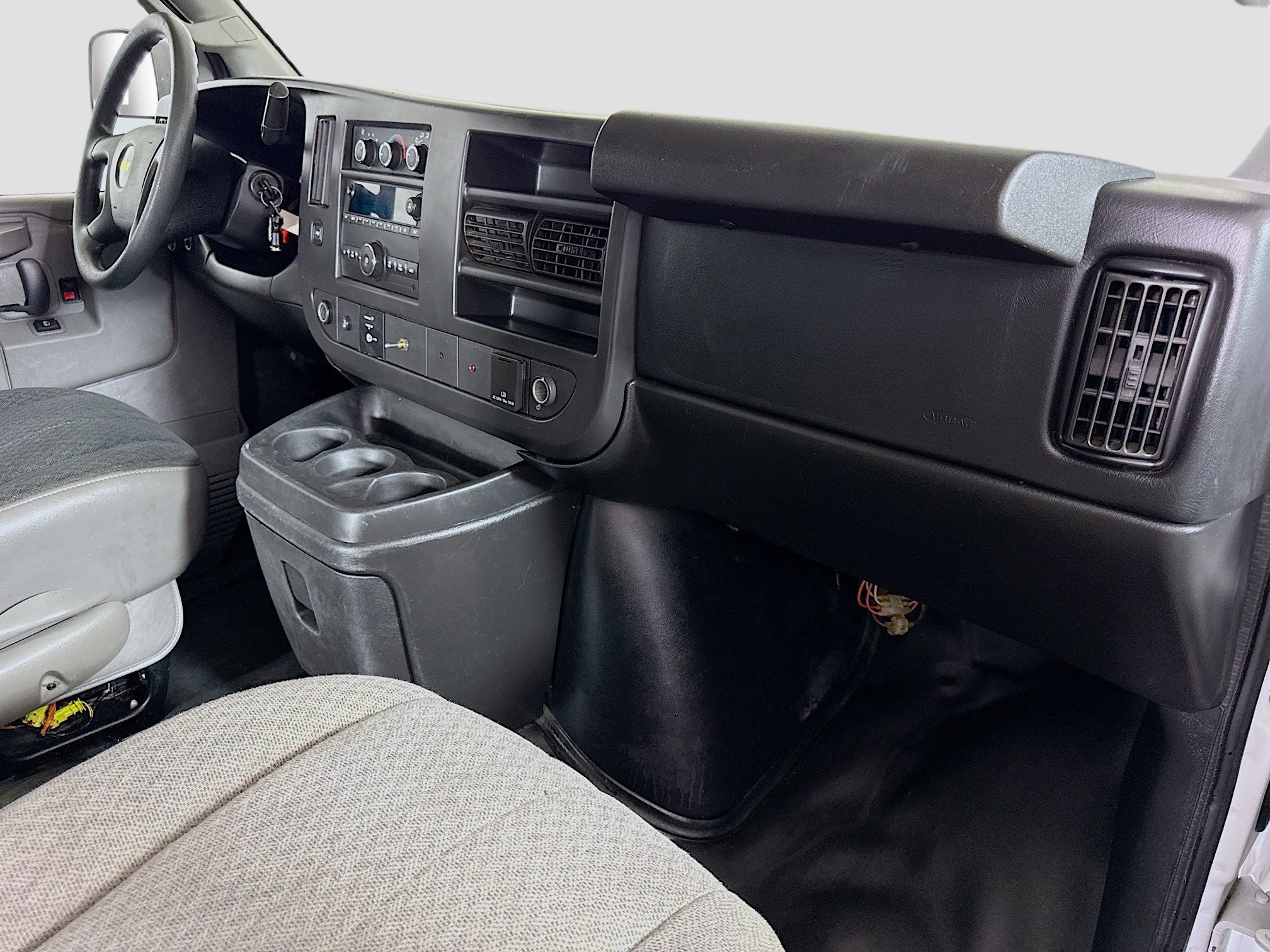 Used 2017 Chevrolet Express 2500 RWD image 23