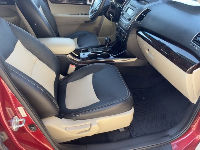 Used 2015 Kia Sorento LX image 19