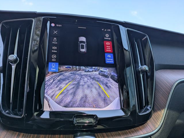 Used 2023 Volvo XC60 B5 Plus image 28