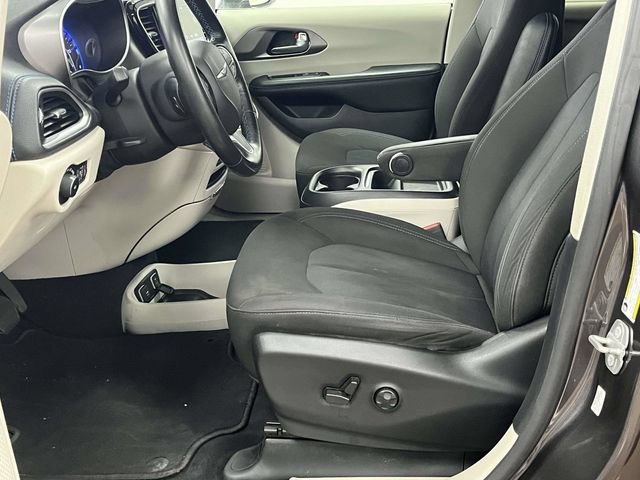 Used 2021 Chrysler Pacifica Touring w/ Cold Weather Group FWD image 15
