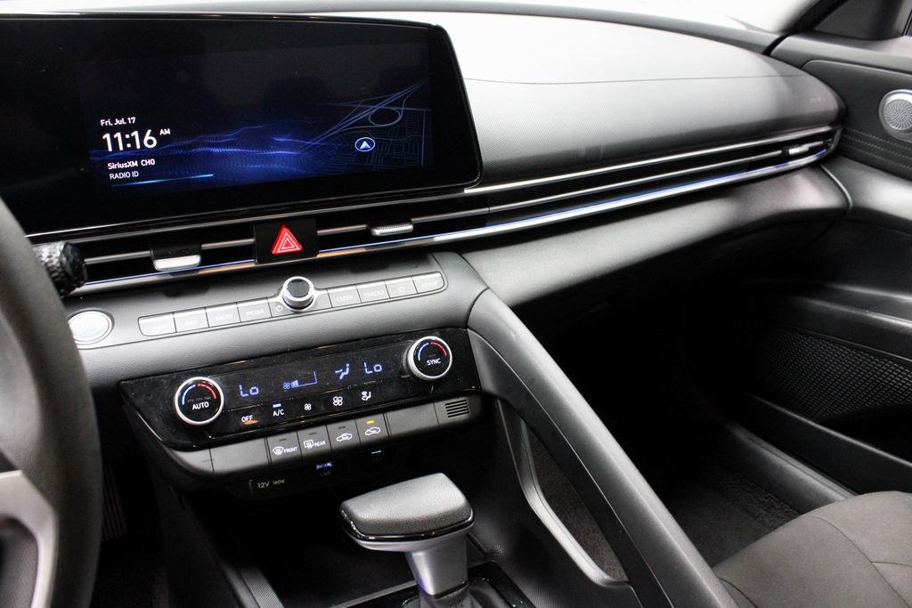 Certified 2024 Hyundai Elantra SEL FWD image 31