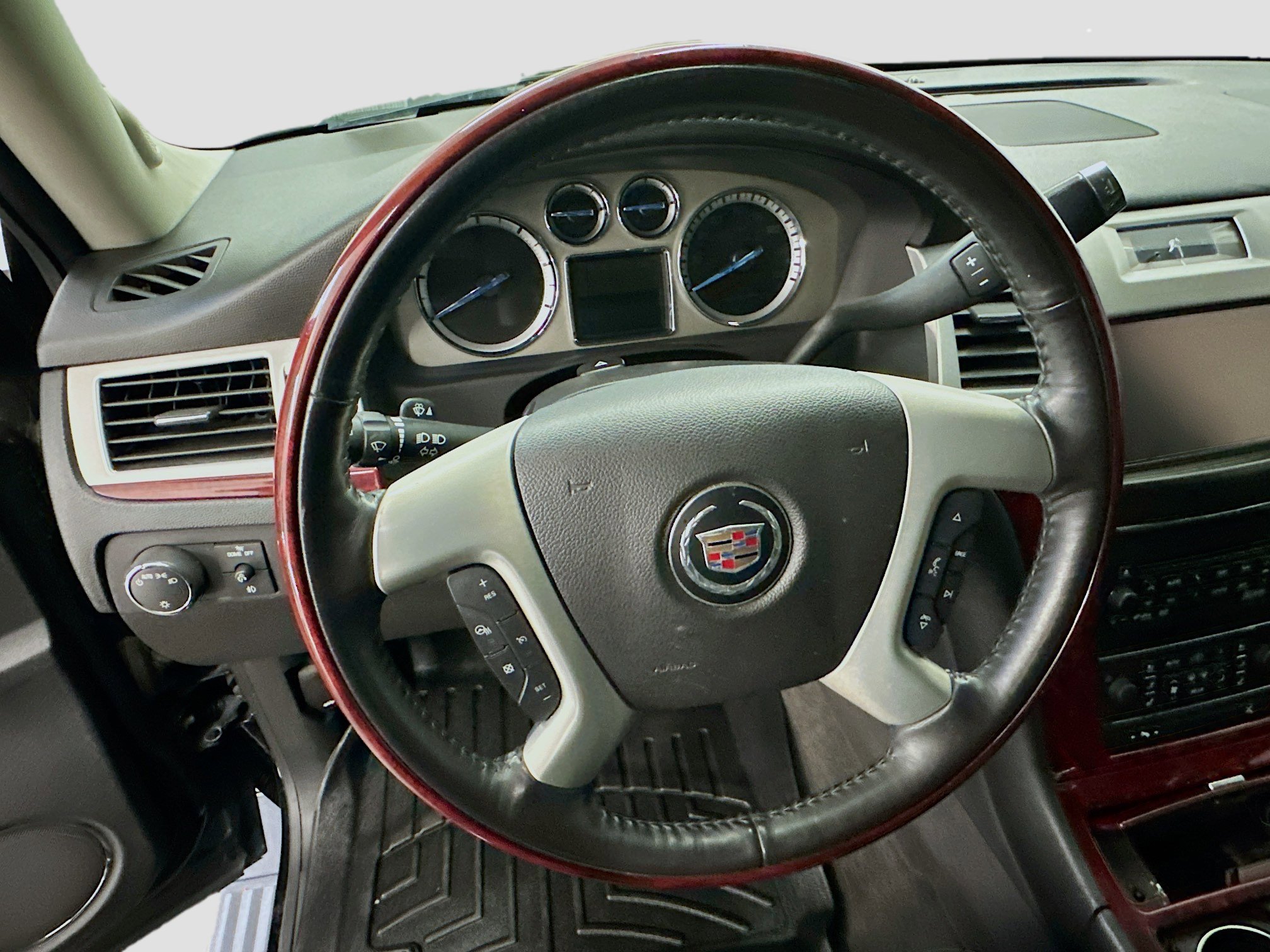 Used 2012 Cadillac Escalade Premium image 18