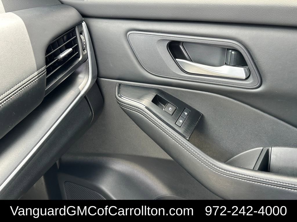 Used 2024 Nissan Rogue SV AWD/4WD image 17