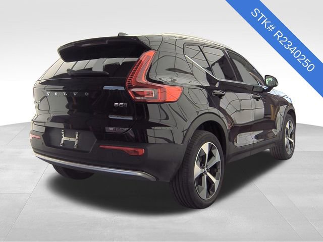 Used 2024 Volvo XC40 B5 Plus image 4