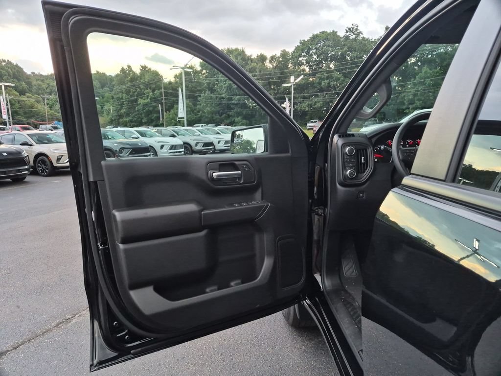 New 2026 GMC Sierra 1500 Pro w/ Graphite Edition AWD/4WD image 15