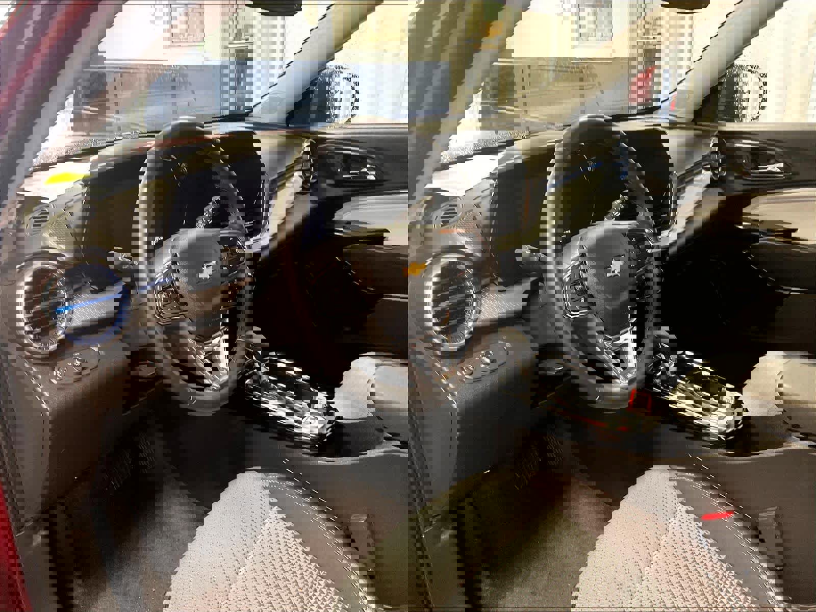 Used 2025 Chevrolet Trax LT w/ LT Convenience Package FWD image 8