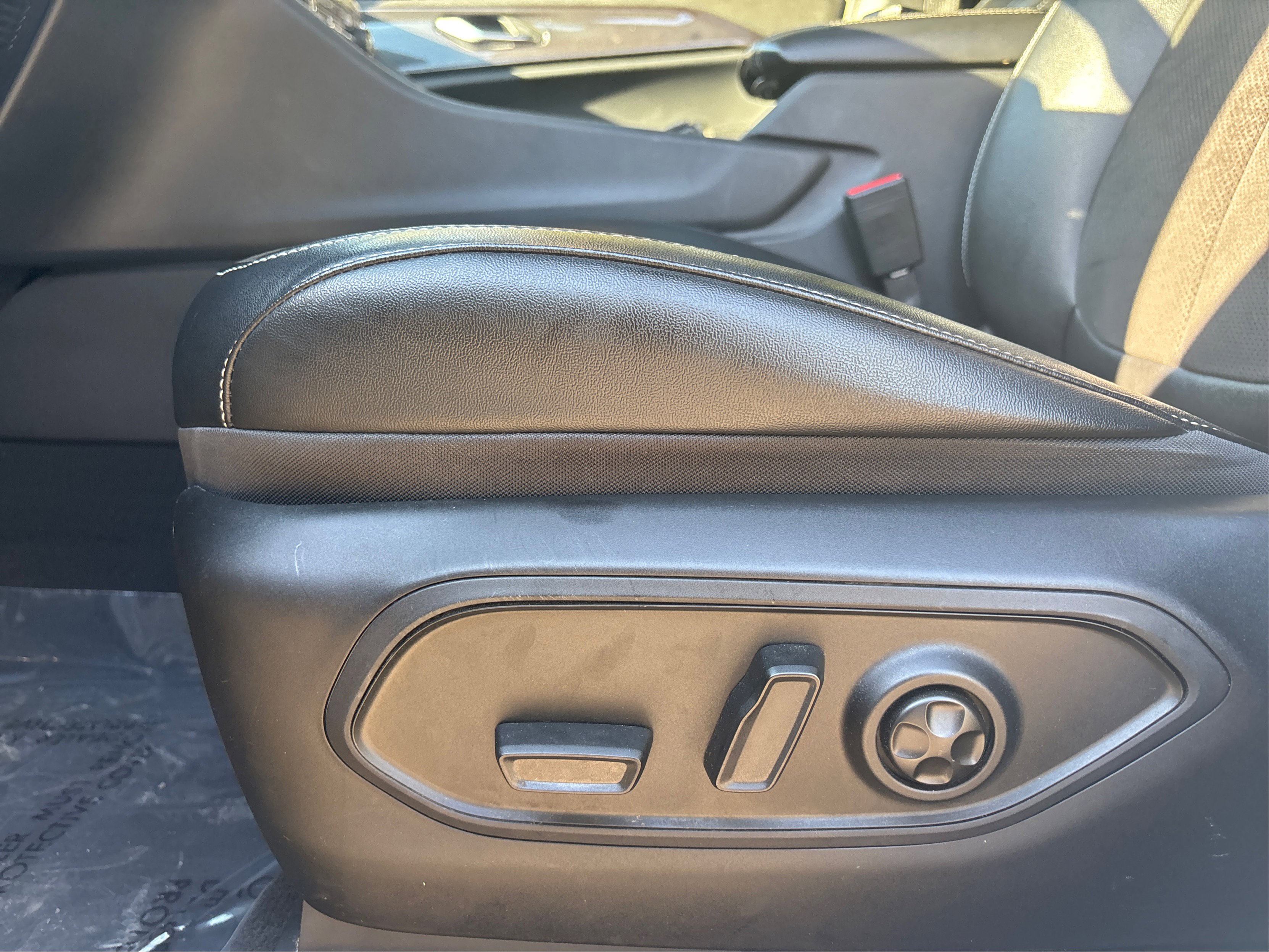 Used 2023 Jeep Grand Cherokee Altitude image 50