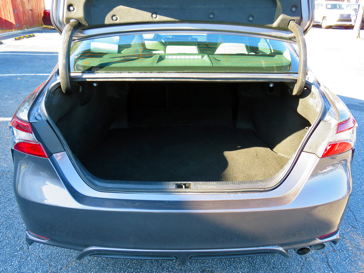 Used 2021 Toyota Camry SE image 16