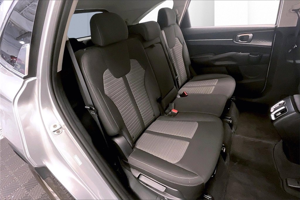 Used 2022 Kia Sorento LX image 18