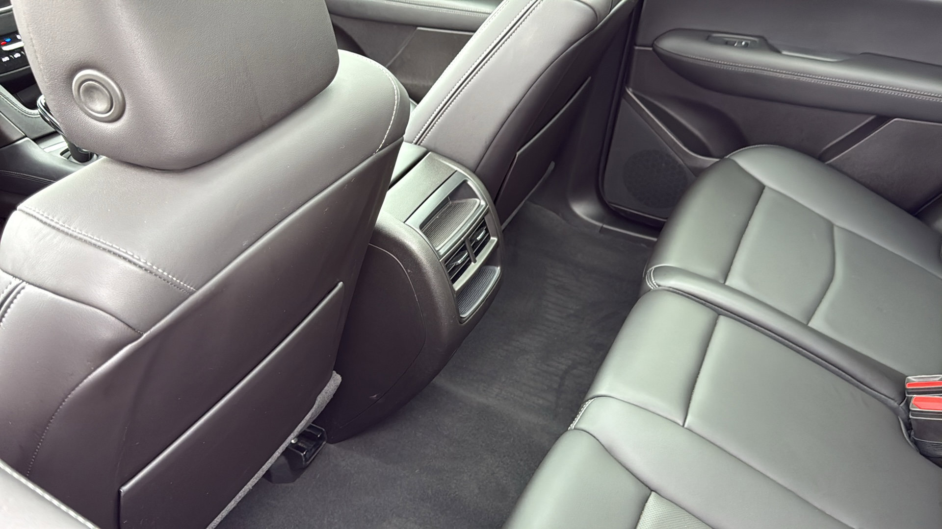 Certified 2024 Cadillac XT5 Sportv w/ Technology Package image 33