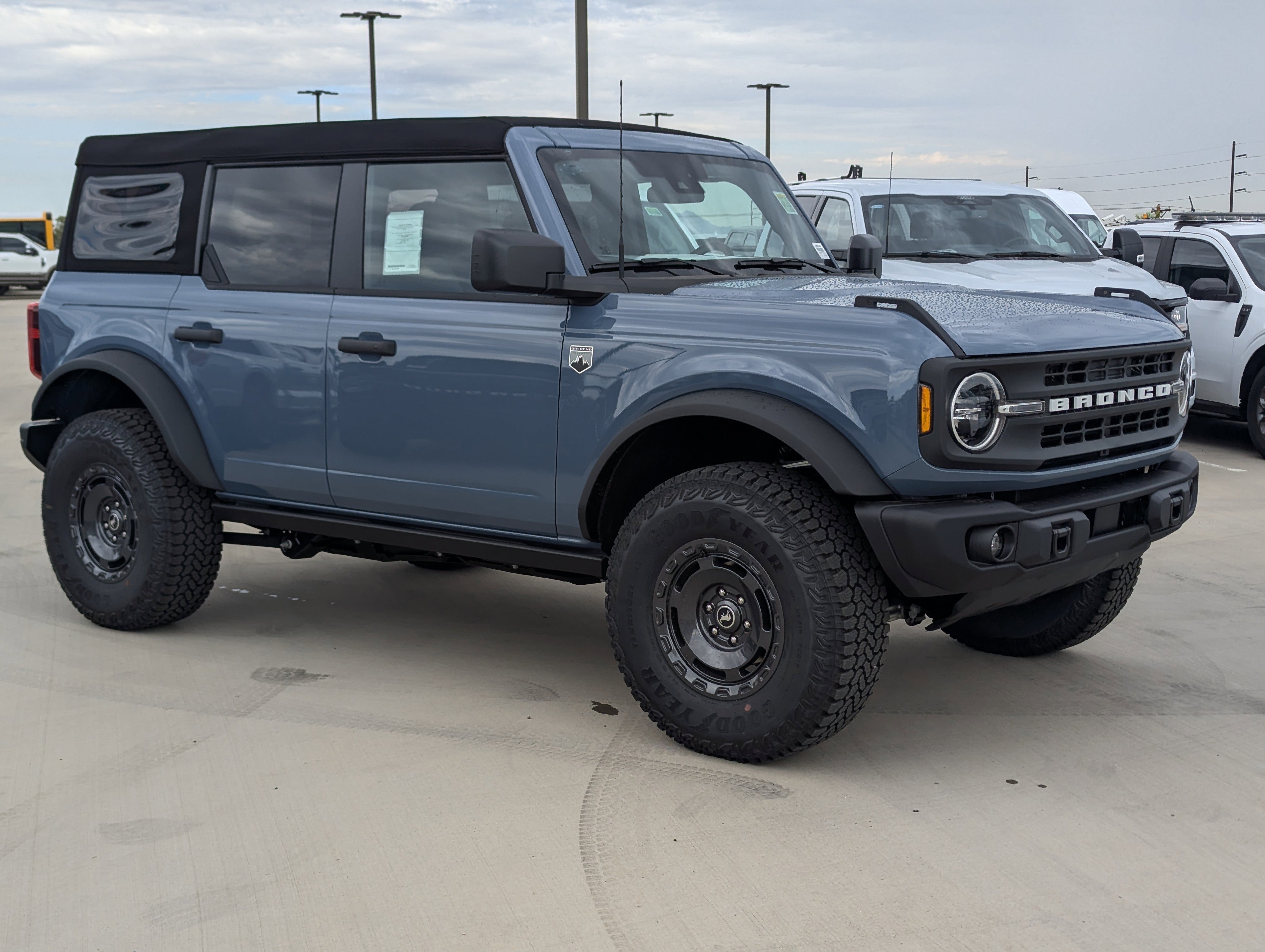 New 2025 Ford Bronco Big Bend w/ Black Diamond Package