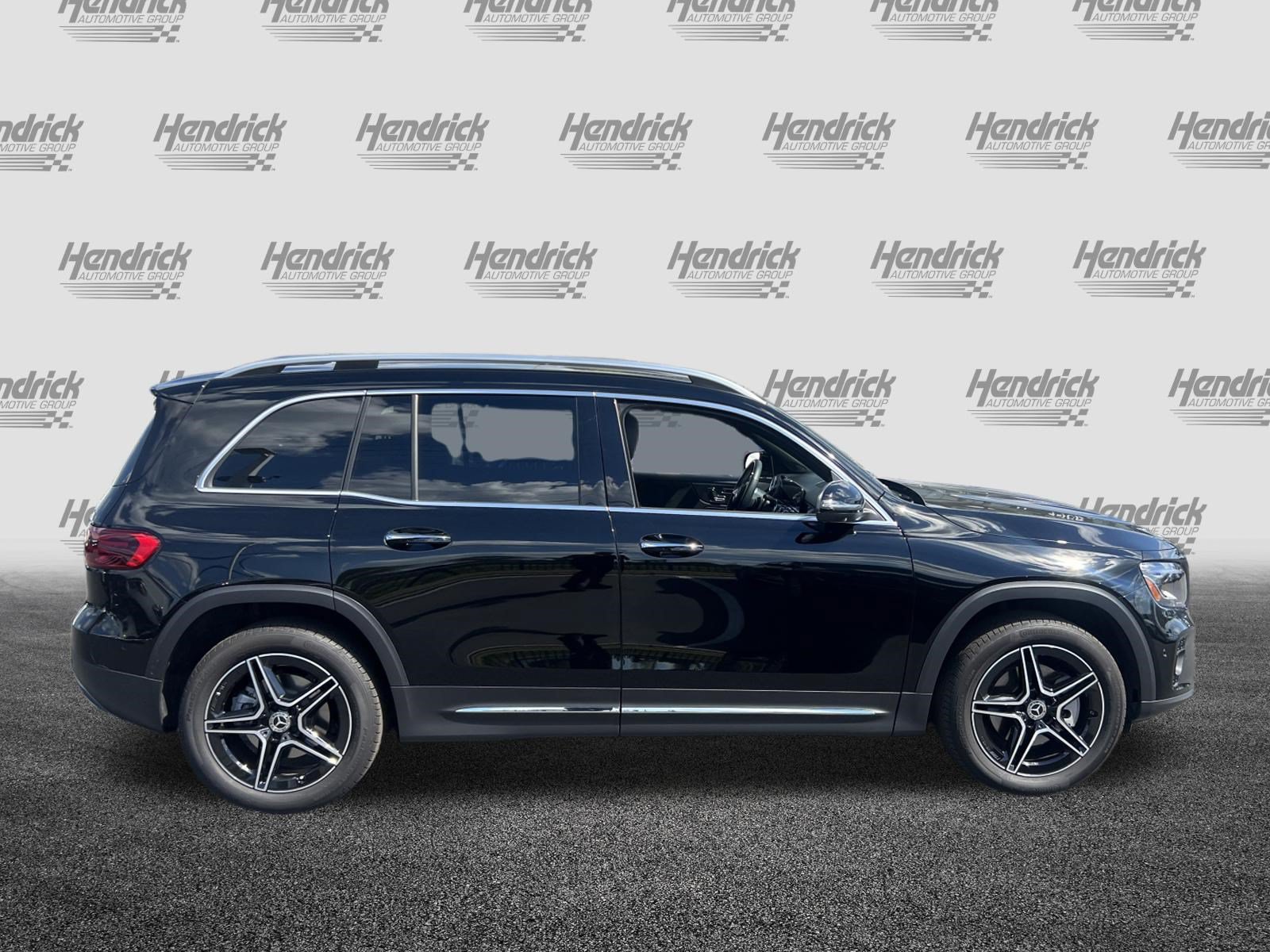 Used 2026 Mercedes-Benz GLB 250 4MATIC image 11