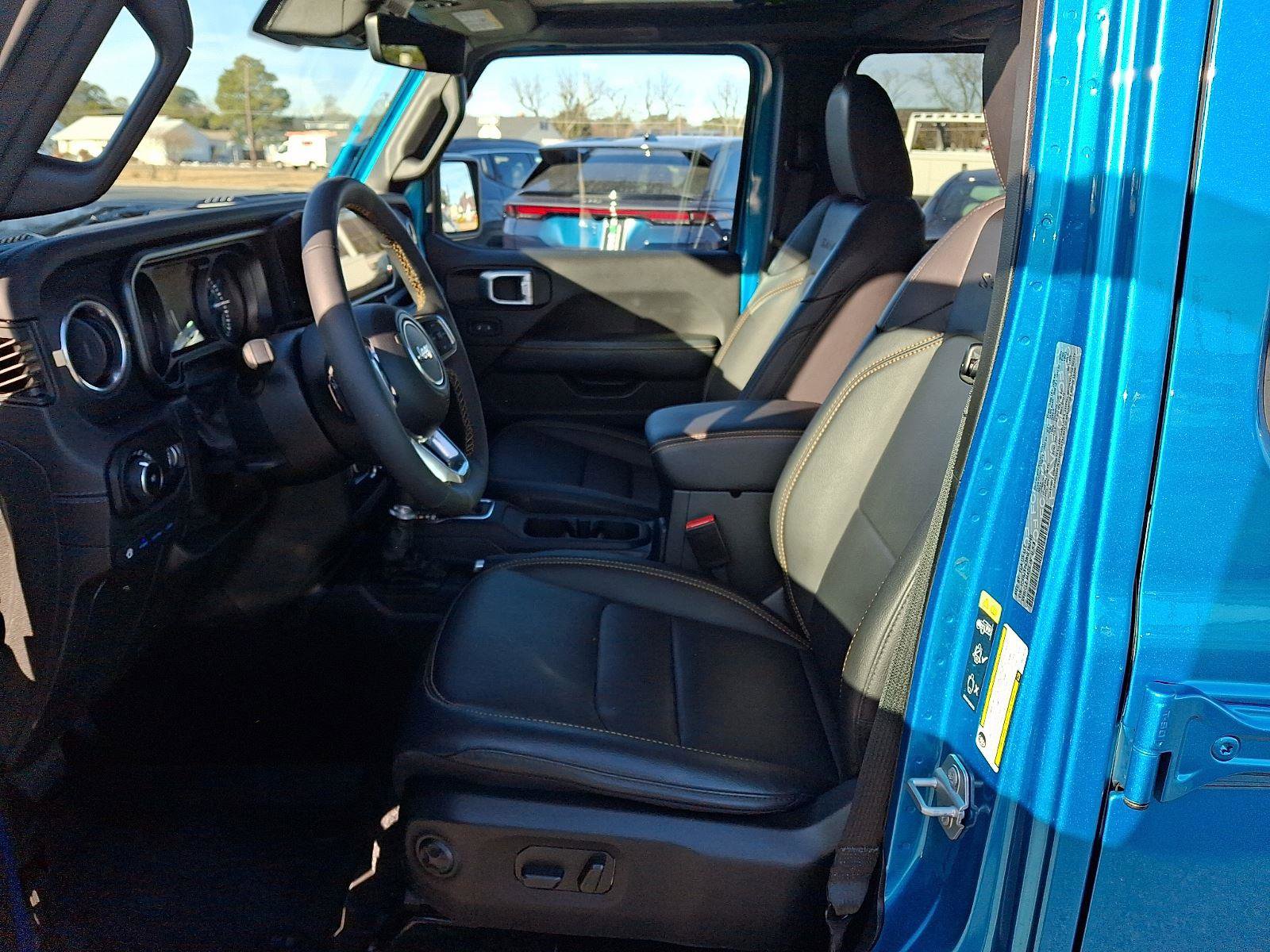 Used 2024 Jeep Wrangler Unlimited Sahara w/ Technology Group image 13