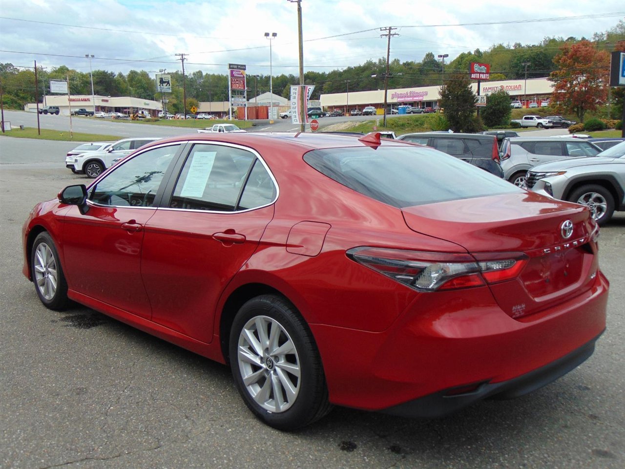 Used 2023 Toyota Camry LE image 7
