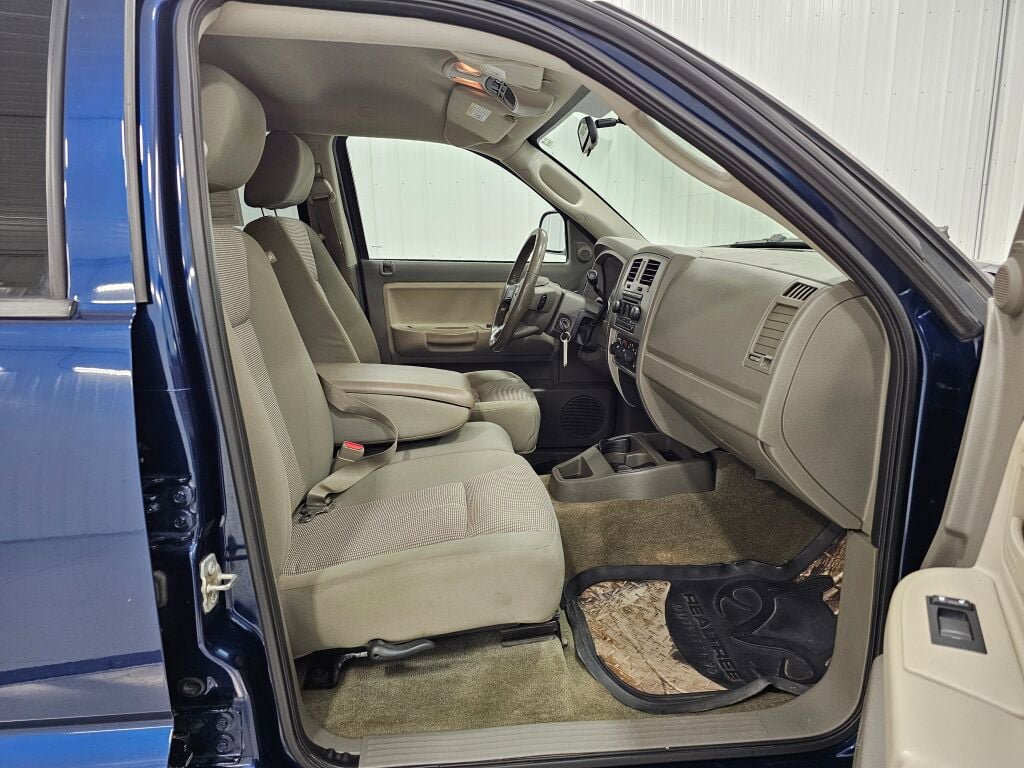 Used 2007 Dodge Dakota SLT w/ Popular Equipment Group AWD/4WD image 17