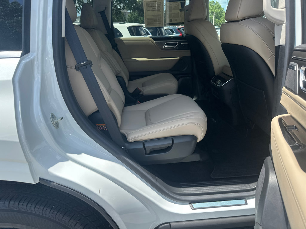 Certified 2026 INFINITI QX80 Pure w/ Cargo Package AWD/4WD image 13