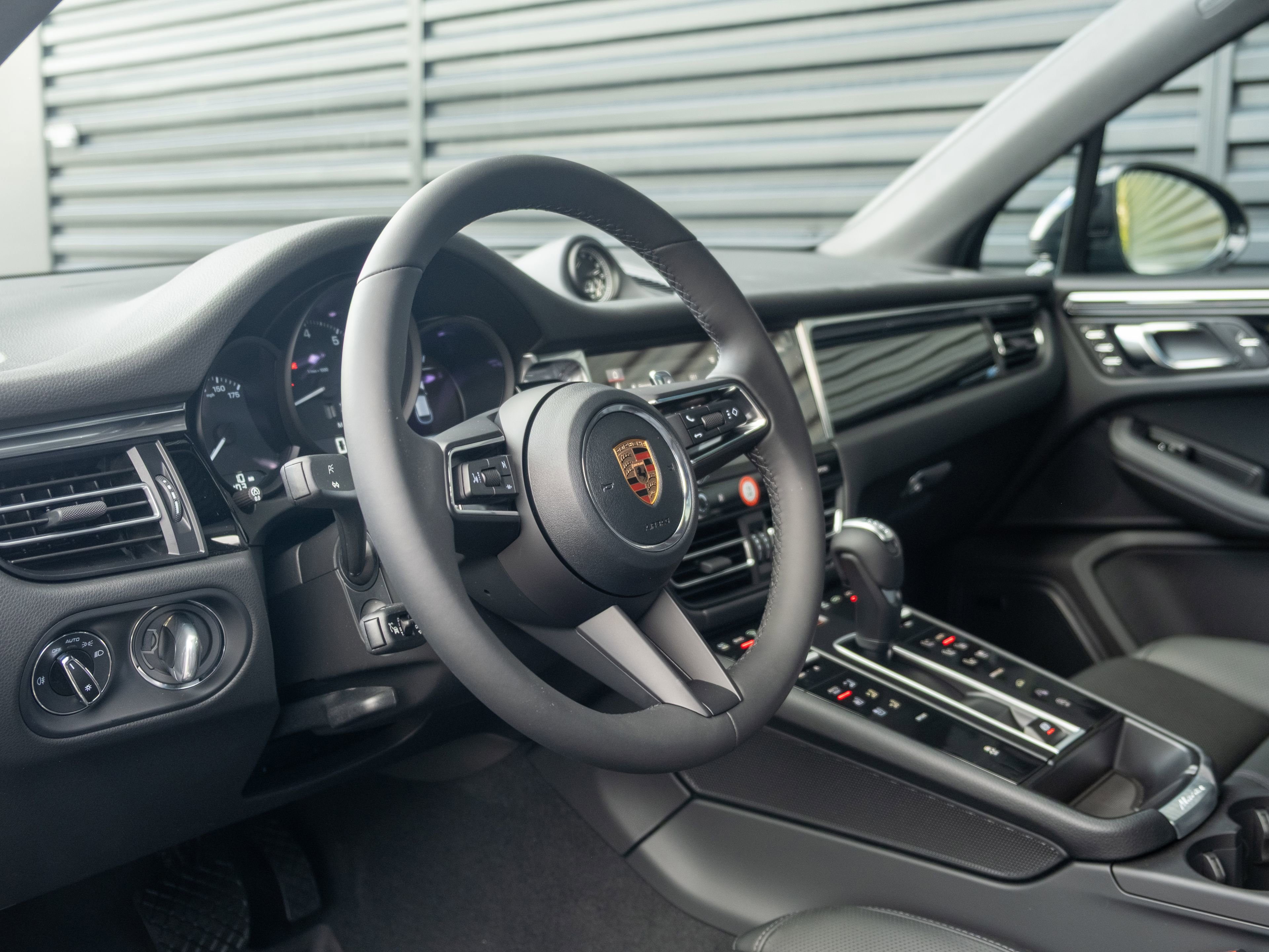 Used 2026 Porsche Macan image 4