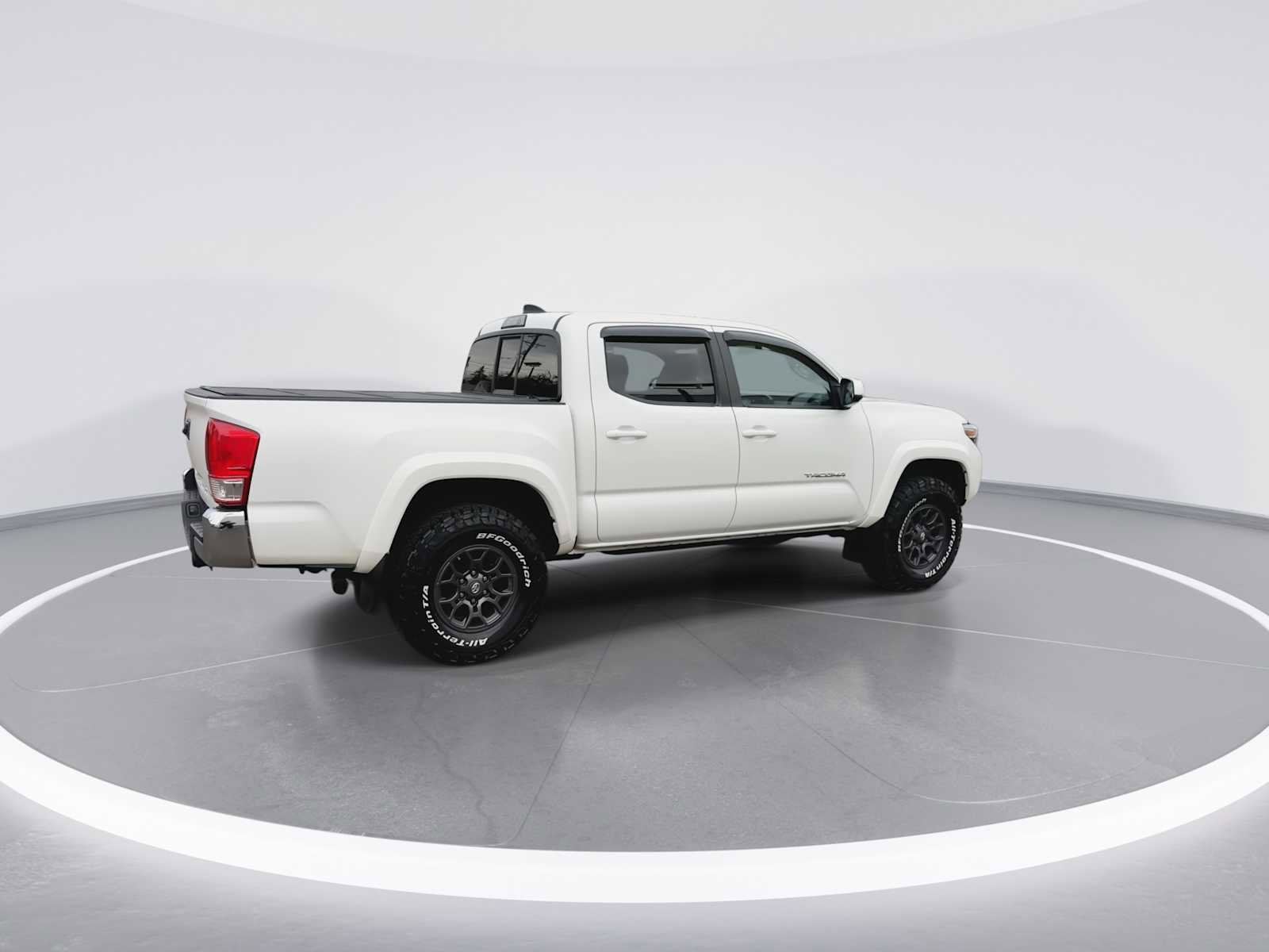 Certified 2017 Toyota Tacoma SR5 w/ Tow Package AWD/4WD image 8