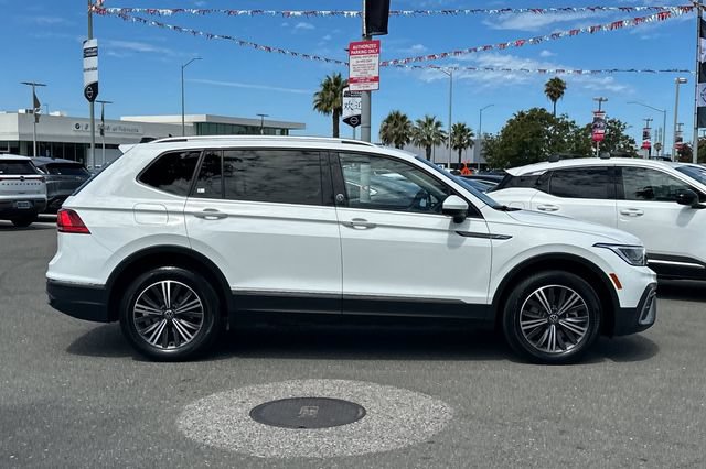 Used 2024 Volkswagen Tiguan Wolfsburg Edition AWD/4WD image 3