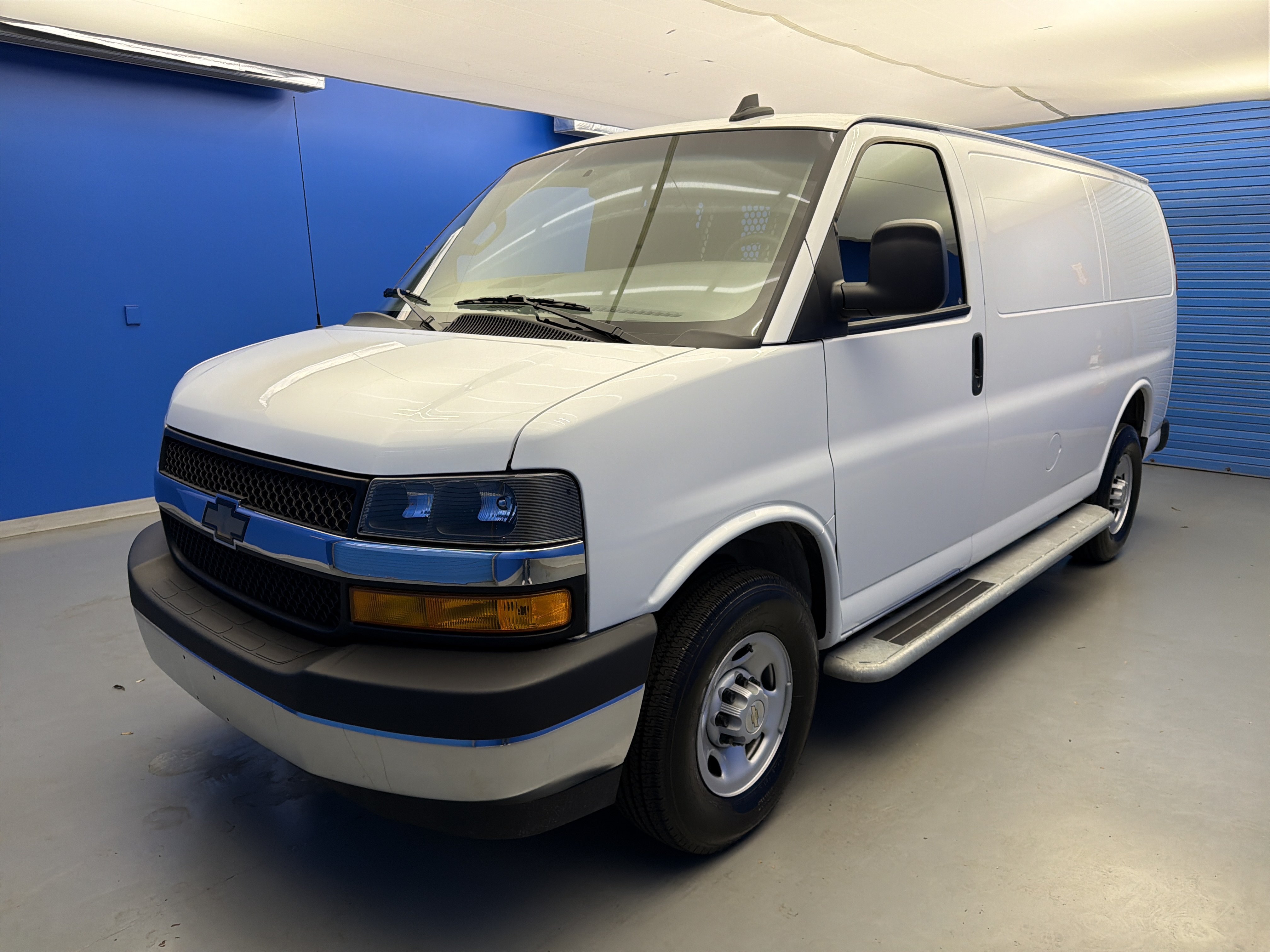 Used 2024 Chevrolet Express 2500 w/ Driver Convenience Package RWD image 4