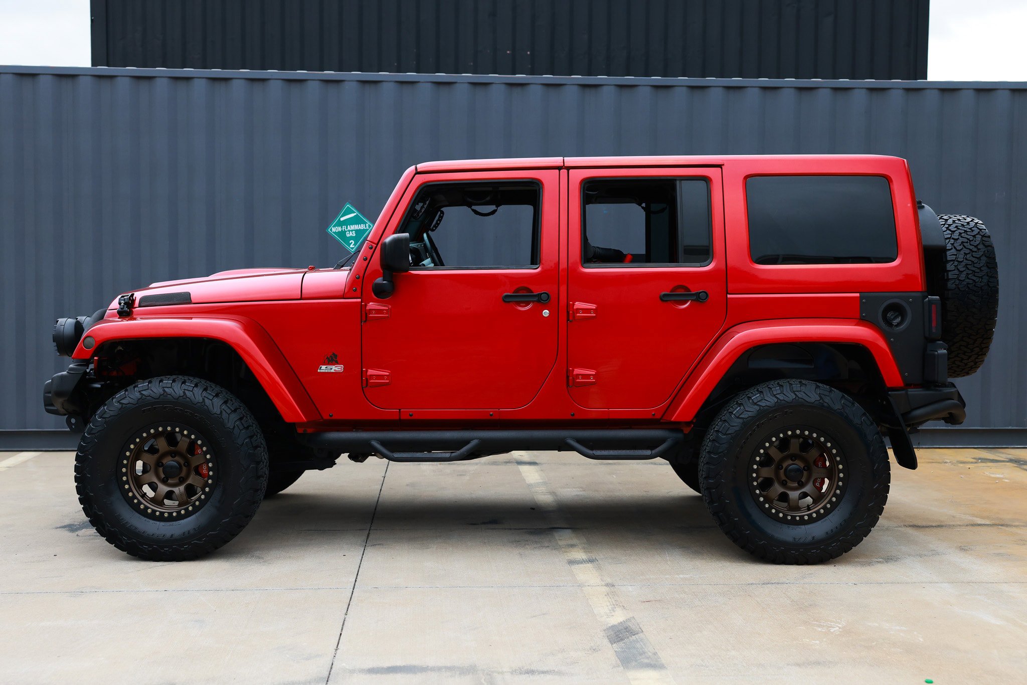 Used 2016 Jeep Wrangler Unlimited Rubicon w/ Connectivity Group image 8