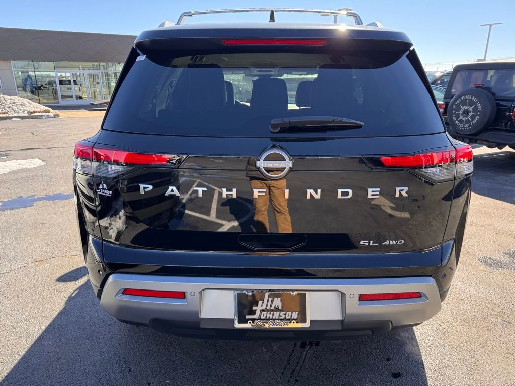 Used 2025 Nissan Pathfinder SL image 4