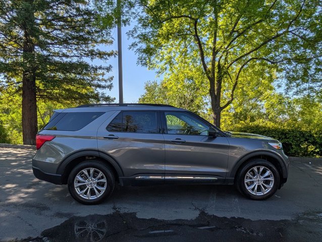 Used 2023 Ford Explorer XLT w/ Equipment Group 202A image 4