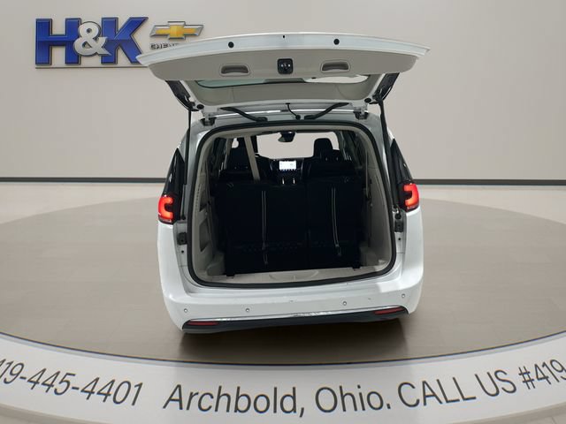 Used 2024 Chrysler Pacifica Touring-L FWD image 24