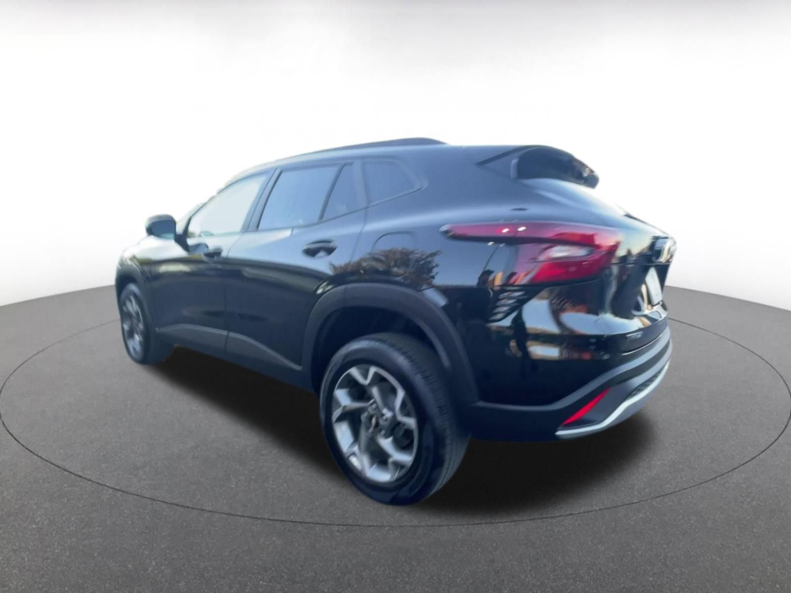 Used 2025 Chevrolet Trax LT image 10