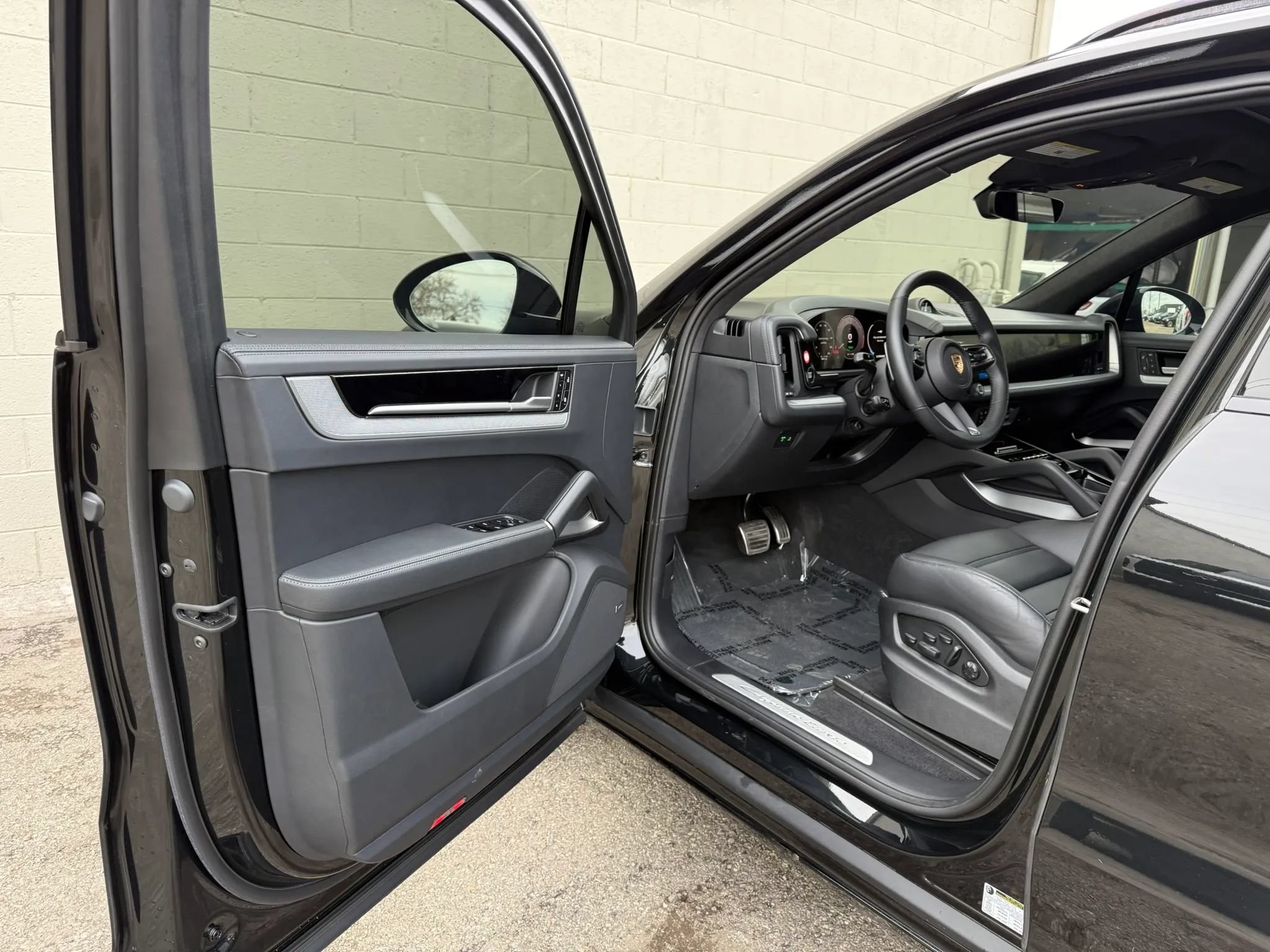 Used 2024 Porsche Cayenne Turbo AWD/4WD image 29