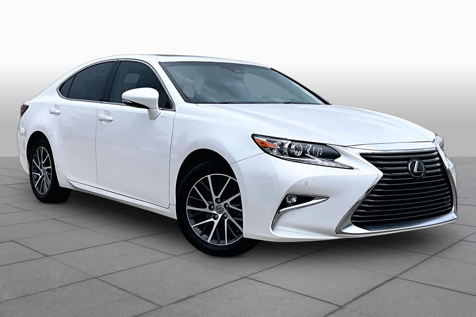 Used 2018 Lexus ES 350 w/ Luxury Package w/Wood Trim FWD image 3