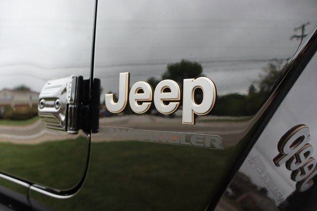 Used 2025 Jeep Wrangler Unlimited Rubicon 392 image 2