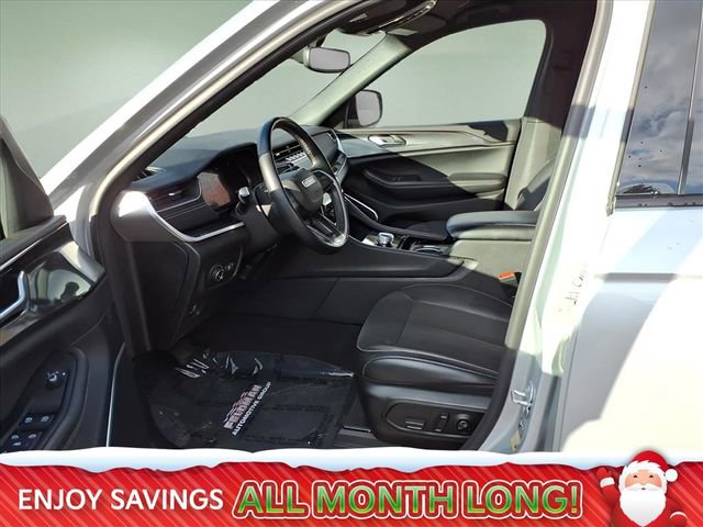 Used 2022 Jeep Grand Cherokee Altitude image 14