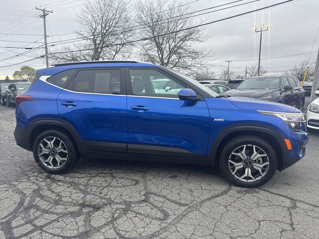 Used 2023 Kia Seltos EX AWD/4WD image 5