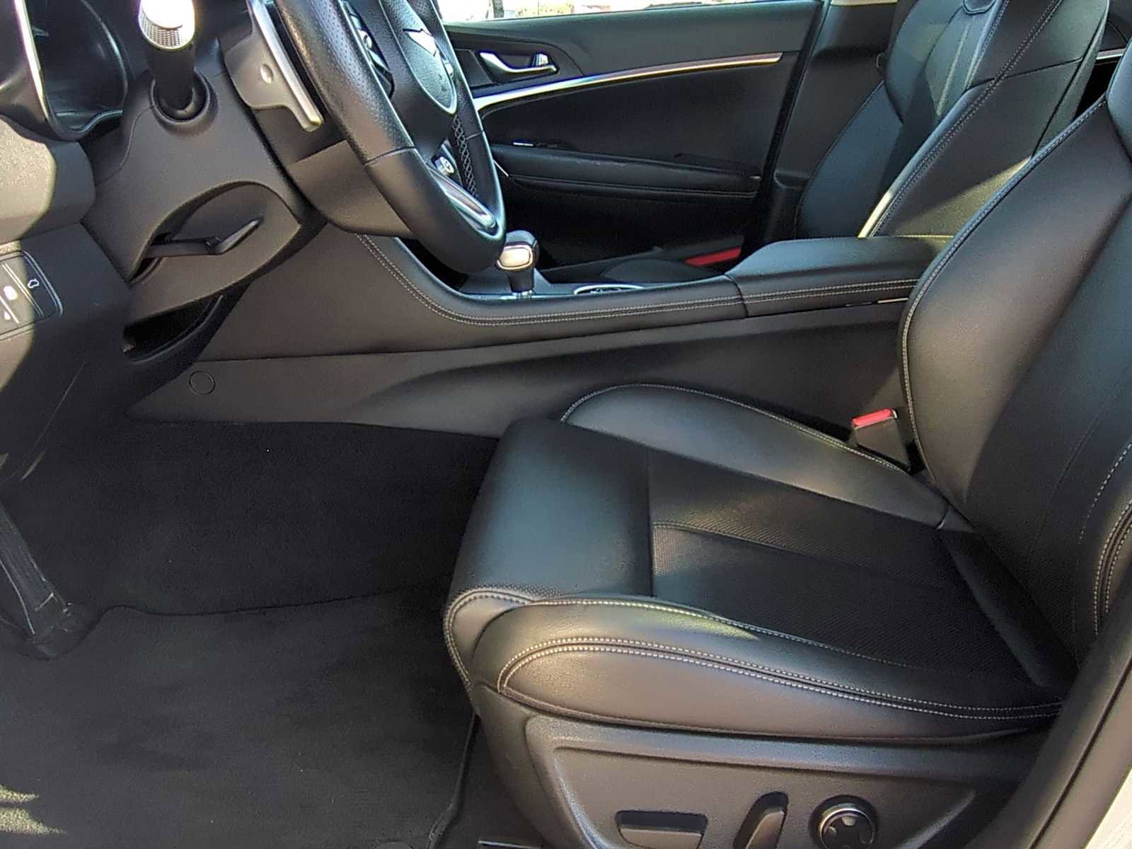 Used 2025 Genesis G70 2.5T image 19