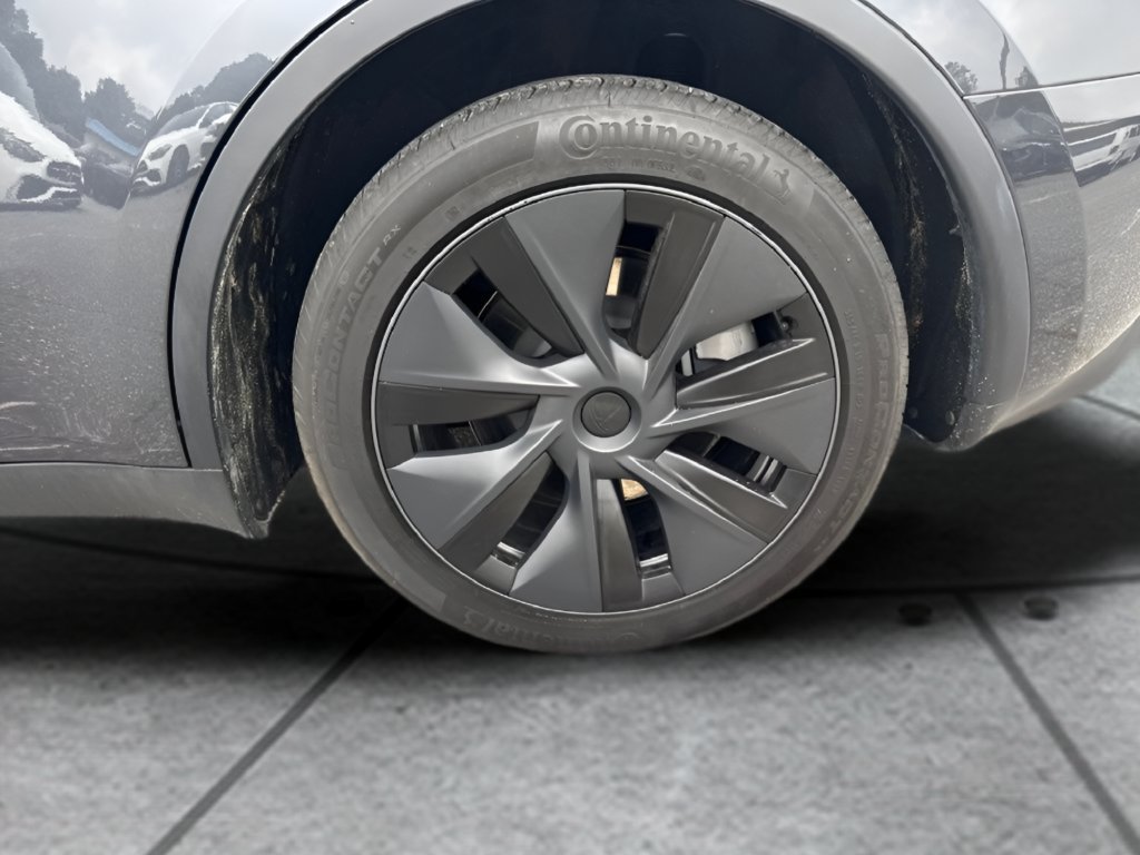 Used 2024 Tesla Model Y Long Range RWD image 28