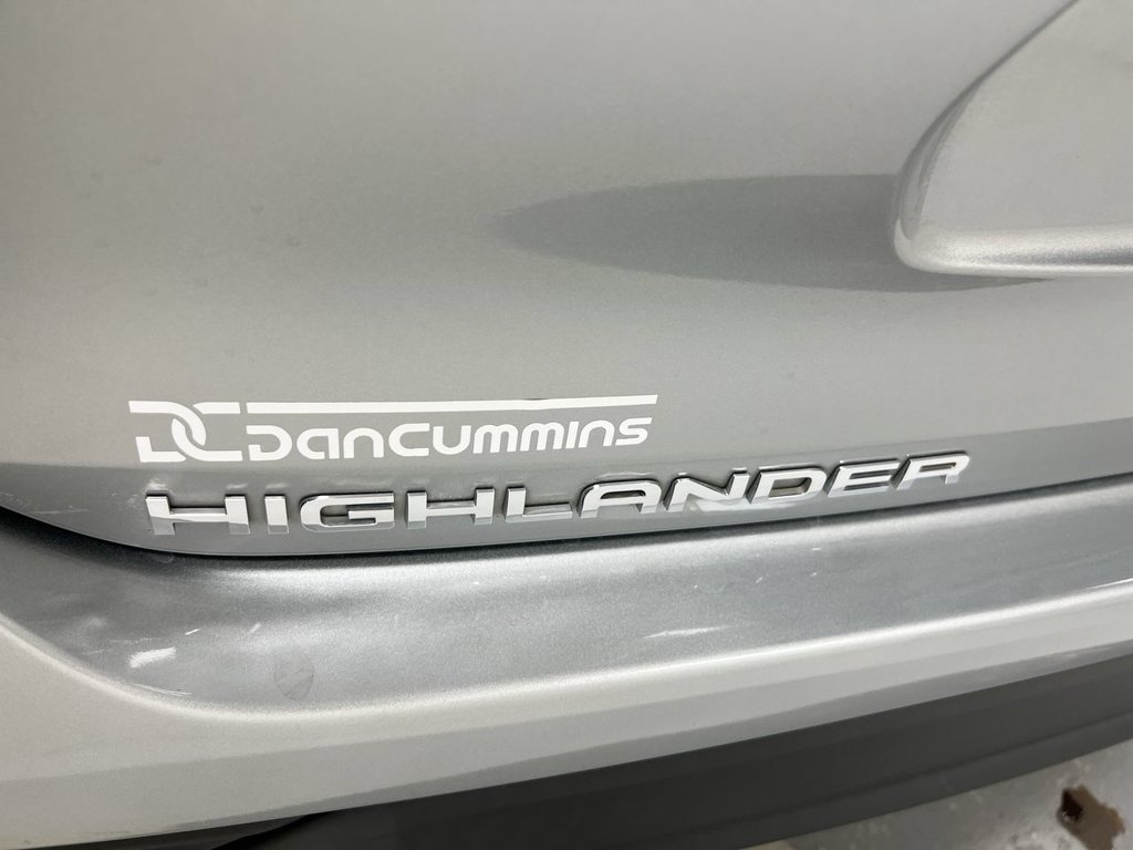 Used 2024 Toyota Highlander XLE FWD image 28
