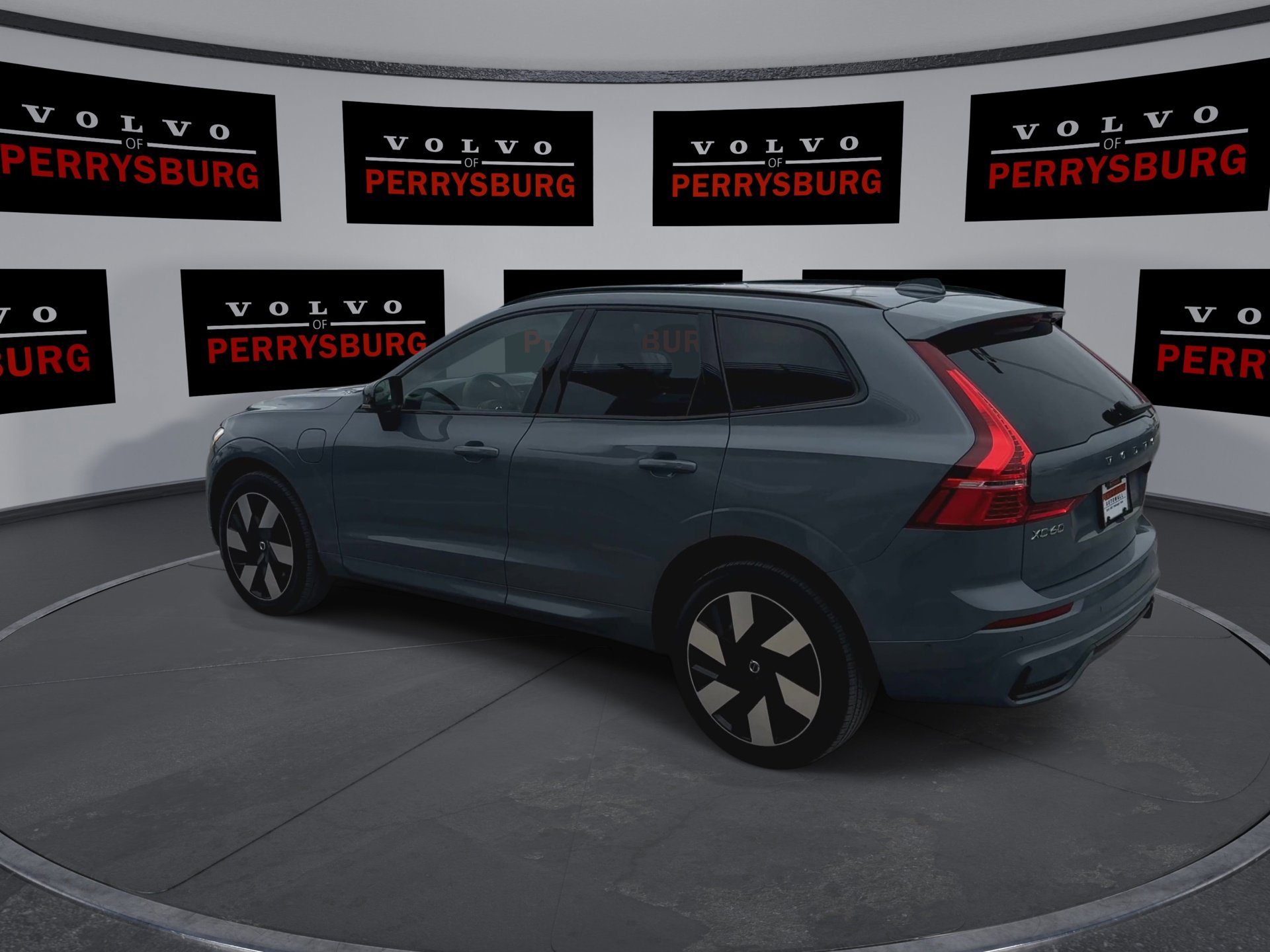 Used 2024 Volvo XC60 T8 Plus w/ Climate Package image 6