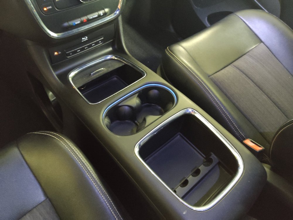 Used 2014 Chrysler Town & Country S FWD image 26