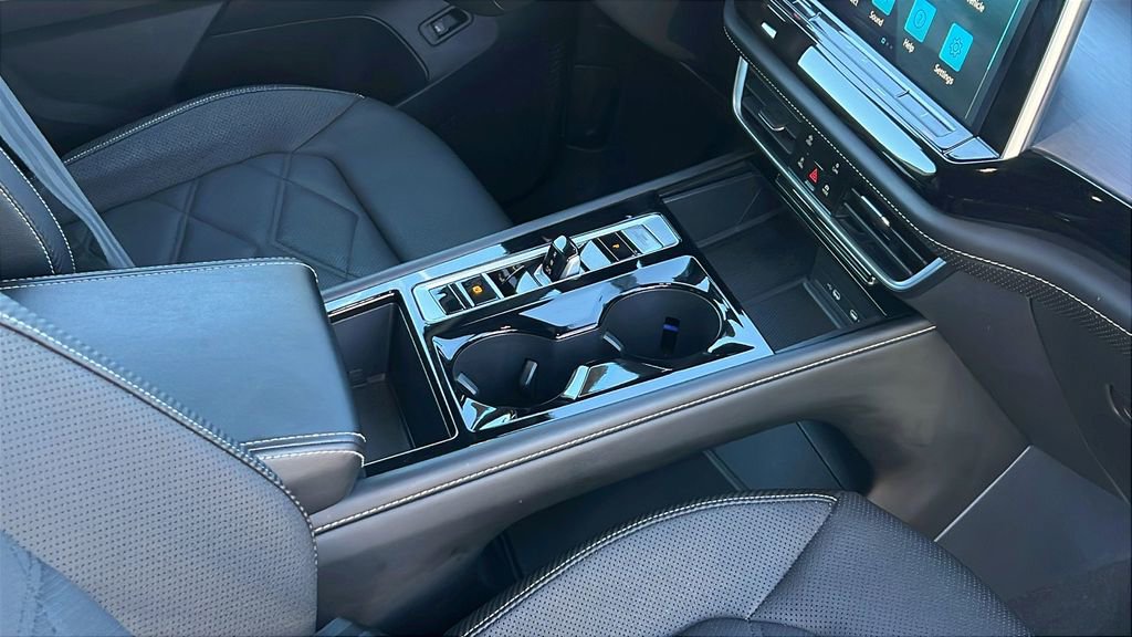 Used 2024 Volkswagen Atlas Cross Sport SE image 13