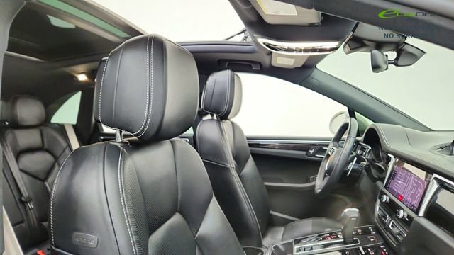 Used 2024 Porsche Macan AWD/4WD image 21