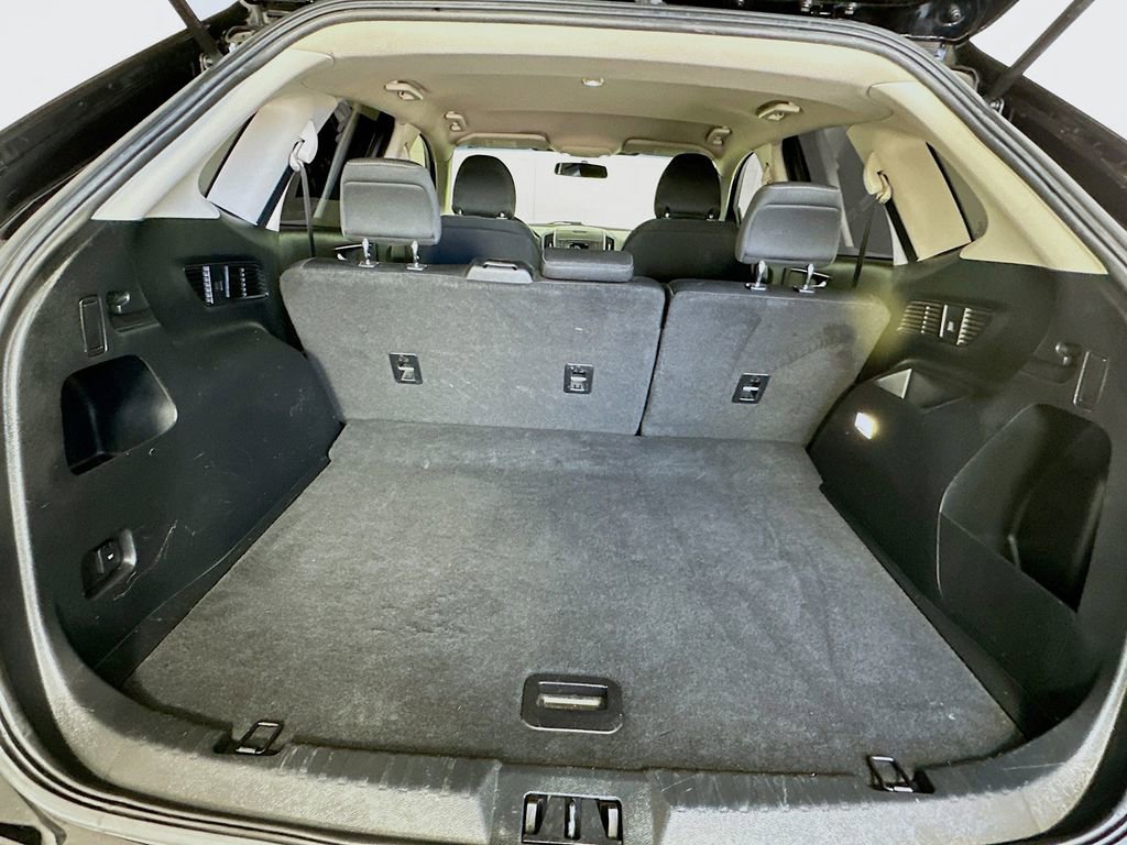 Used 2017 Ford Edge SE AWD/4WD image 23